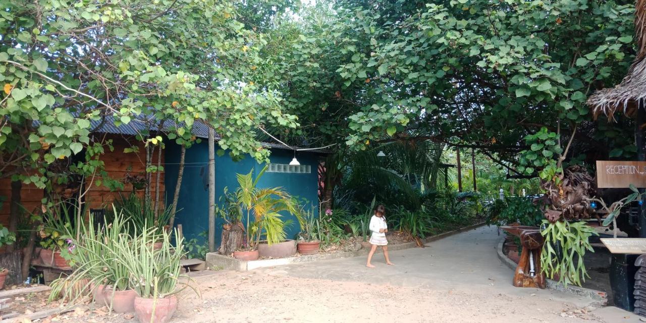 Banyan Tree Hostel 贡布 外观 照片